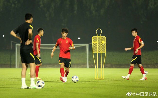 北京时间12月17日22:00，英超联赛第17轮阿森纳迎战布莱顿的比赛，上半场马丁内利抽射造险，费尔特曼伤退，布莱顿半场0射门，半场结束，阿森纳0-0布莱顿。